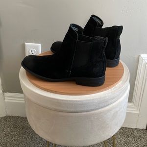 Born ankle boots. Size 8. Black suede.